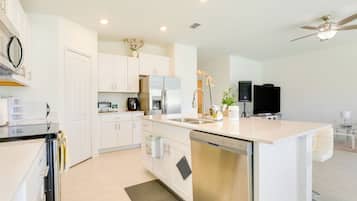 House (4 Bedrooms) | Interior