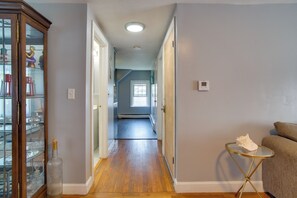 Interior - Romantic Cape Cod Beach Retreat 1 Mi to the Ocean (South Yarmouth)