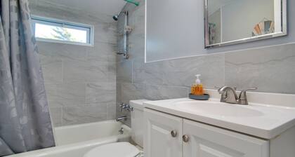 Coastal Charm in Yarmouth: Walkable + Convenient