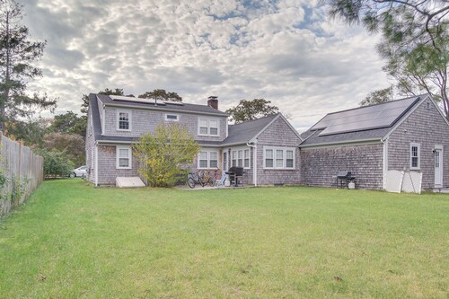 1 Mi to Windmill Beach: South Yarmouth Apt!