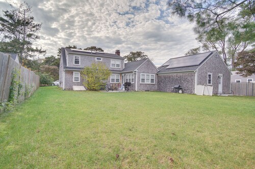 Romantic Cape Cod Beach Retreat 1 Mi to the Ocean