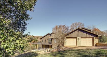 Lafollette Home: Community Pool & Mountain Views!