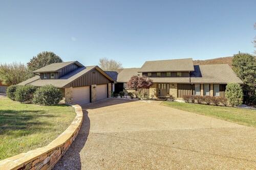 Lafollette Home: Community Pool & Mountain Views!