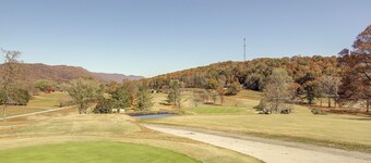 Lafollette Home: Community Pool & Mountain Views!