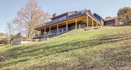 Lafollette Home: Community Pool & Mountain Views!