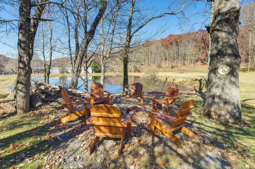 Pet-friendly Topton Home w/ Patio, Deck & Views! - Robbinsville