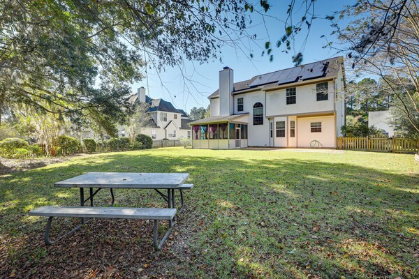 North Charleston Home Near Shopping & Dining! - Summerville, SC