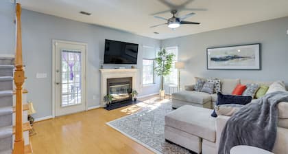 North Charleston Home Near Shopping & Dining!