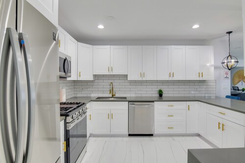 Luxe Miami Home: Outdoor Kitchen, Gas Grill!