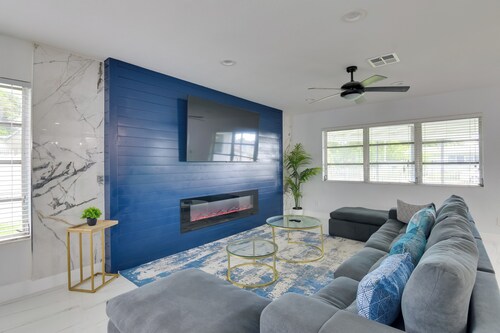 Luxe Miami Home: Outdoor Kitchen, Gas Grill!