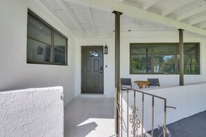 Interior - Luxe Miami Home: Outdoor Kitchen, Gas Grill! (Miami Gardens)