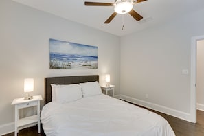 Hus (4 Bedrooms) | 4 sovrum, arbetsyta för laptop, strykjärn/strykbräda och sängkläder