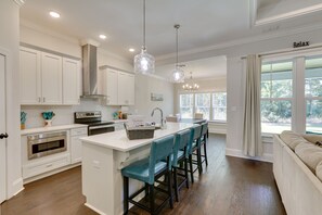 Private kitchen - Family-friendly Crawfordville Home ~ 15 Mi to Fsu! (Crawfordville)