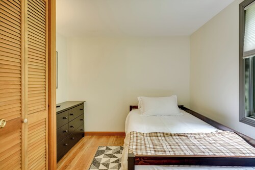 South Salem Vacation Rental w/ Furnished Deck!