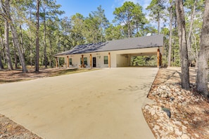 House (3 Bedrooms) | Interior - 5 Mi to Lake! Home w/ Boat Parking & Pool Access (Brookeland)