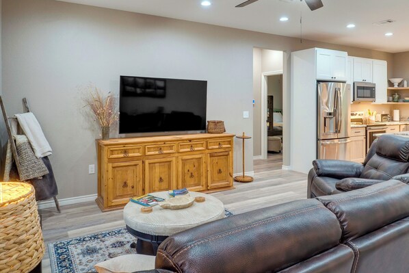 House (3 Bedrooms) | Interior