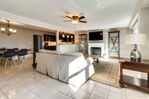 ์ํํธ (4 Bedrooms) | ๋ด๋ถ