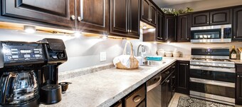 Updated Robinson Vacation Rental w/ Fireplace!