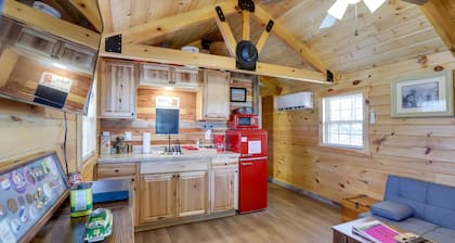 Cozy Caledonia Cabin ~ 10 Mi to Elephant Rocks!