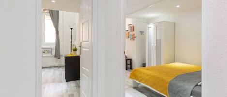 5 chambres, fer et planche à repasser, lit de bébé portatif, Wi-Fi