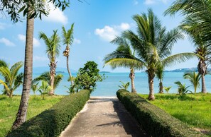 Property grounds - Marvellous Villa Matisse With Beach Access, Private Pool, Sea View and Garden (Ko Samui)