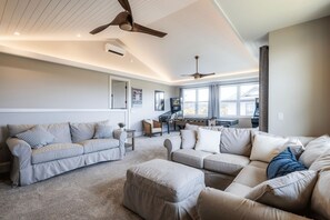 Smart TV, foosball, table tennis, video library - Hale Ho'okipa: 2 Homes/2 Pools in Poipu-Sleeps 16 (Koloa)