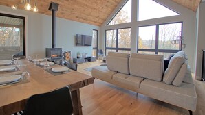 تلفزيون ذكي، ألعاب فيديو، كُتُب