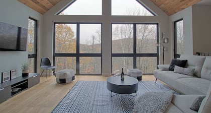 Chalet in the mountains, on the golf course and near skiing.