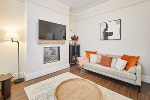 TV, fireplace, offices - Host & Stay | Belle Vue (Saltburn-by-the-Sea)
