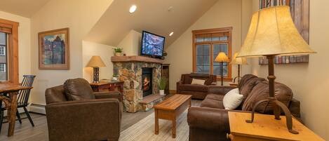 Smart-TV, Kamin, DVD-Player