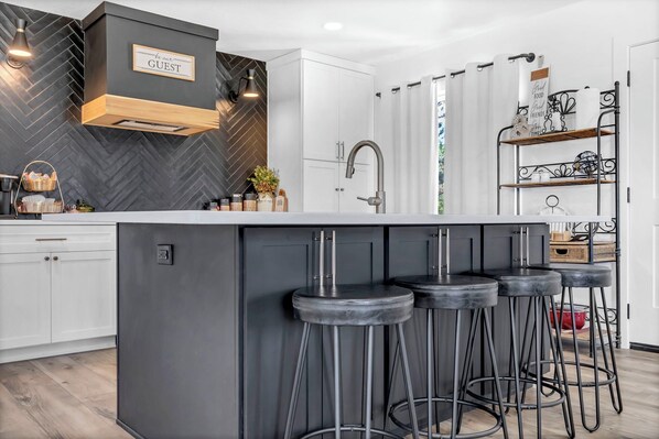 Fridge, microwave, oven, stovetop - Large Home In Haysville! (Haysville)