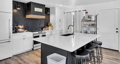 Large Home In Haysville!