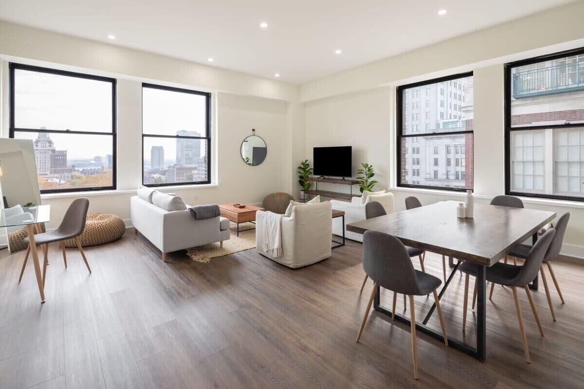 Sosuite | Corner 3BR Apt w Park View, W/D, Gym