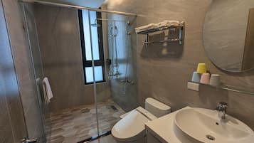 Quadruple Room | Bathroom