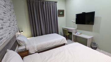 Quarto duplo | Escrivaninha, espaço de trabalho para notebook, quartos à prova de som