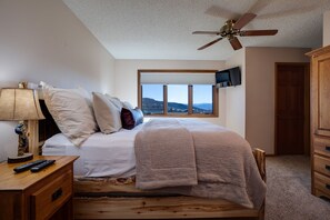 3 slaapkamers, een strijkplank/strijkijzer, wifi, beddengoed