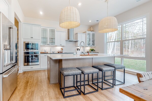 Fridge, microwave, oven, stovetop - Stunning! 5BR/4BA home with arcade games, community pool, 1.2 miles to the beach (Clarksville)