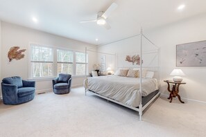 5 bedrooms, iron/ironing board, travel cot, free WiFi - Stunning! 5BR/4BA home with arcade games, community pool, 1.2 miles to the beach (Clarksville)