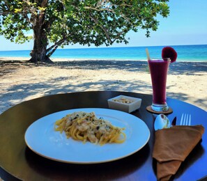 หาดส่วนตัว, ทรายสีขาว, ผ้าเช็ดตัวชายหาด, นวดบนชายหาด