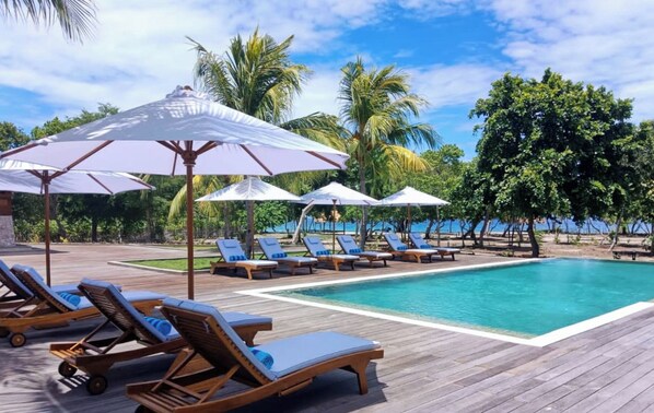 Outdoor pool, pool umbrellas, sun loungers