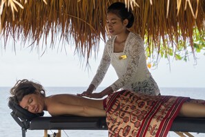 Massage sur la plage