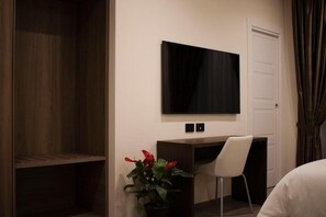 1 bedroom, in-room safe, desk, laptop workspace