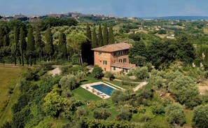 Exterior - Spacious villa with stunning pool, luscious gardens (Siena)