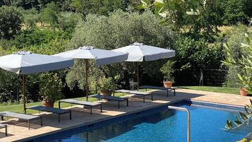 Piscina all'aperto, una piscina riscaldata