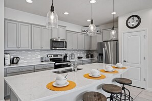 Fridge, microwave, oven, stovetop - Family Oasis: Private Pool, BBQ, Xbox & Disney Nearby! (Kissimmee)