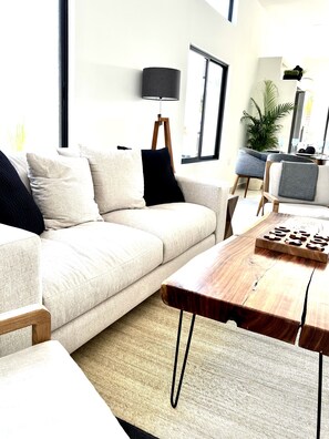 Smart TV - Modern new build, one level with private pool, walk to the beach  (Chelem)