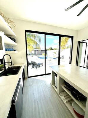 Fridge, microwave, oven, stovetop - Modern new build, one level with private pool, walk to the beach and restaurants (Chelem)
