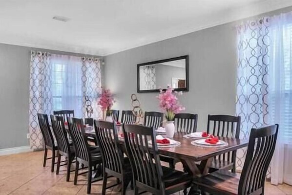Dining - Top Notch - Former Model Home (Montgomery County)