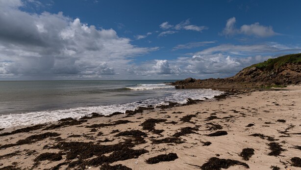 A beach with waves, rocky outcrops, and a clear sky. - Holiday Home 'Maison Aux Volets Bleus - Sea View' with Private Terrace and Garden (Arzon)