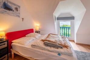 7 bedrooms, iron/ironing board, WiFi, bed sheets